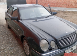 Mercedes-Benz 210